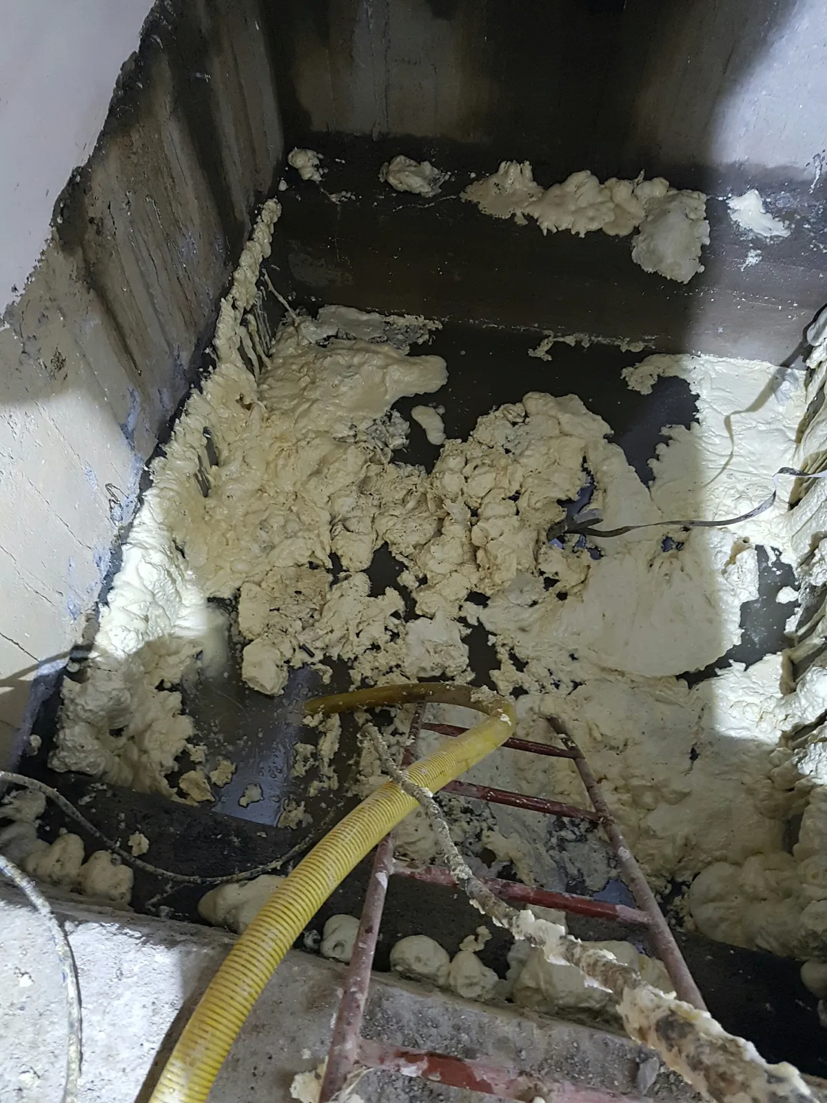 Asansör kuyusu su yalıtımı uygulama ekibi — enjeksiyon ve kristalize kaplama