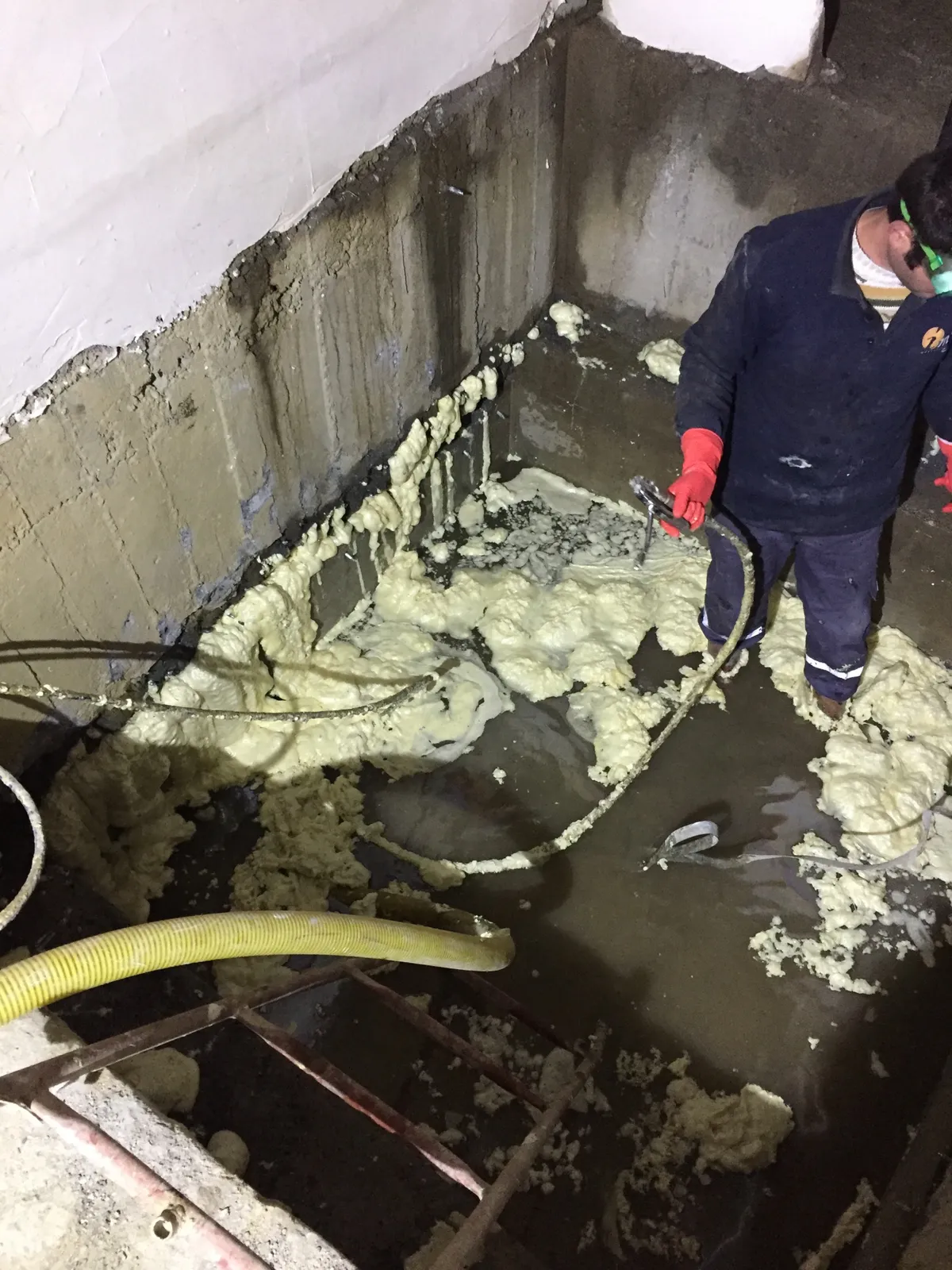 Asansör kuyusu poliüretan enjeksiyon uygulaması