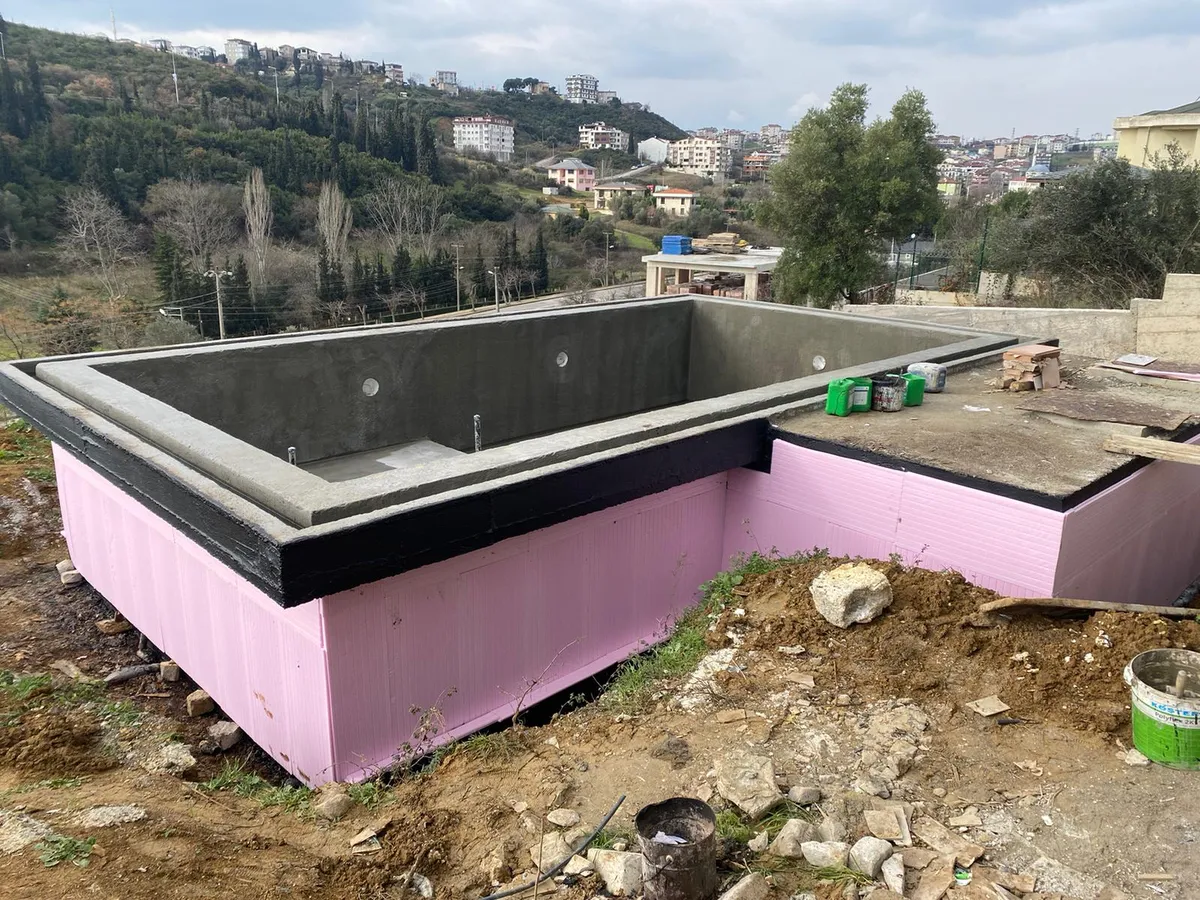 Perde duvar su yalıtımı tamamlanan bölüm genel görünüm