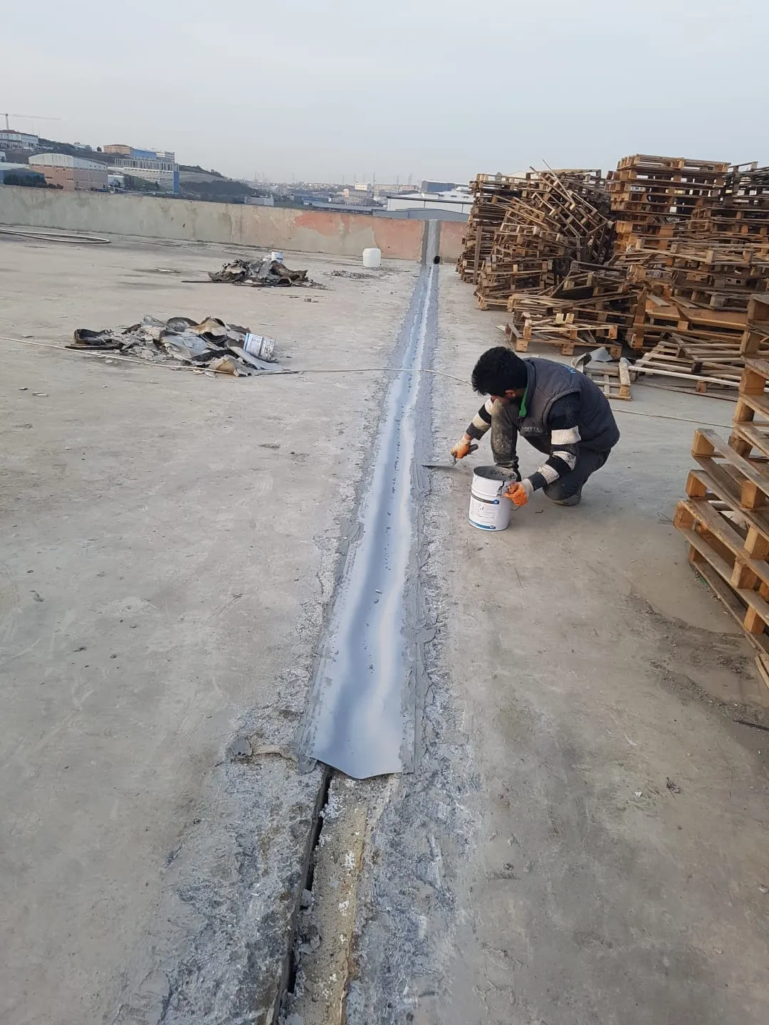 Dilatasyon derz elastik mastik uygulaması