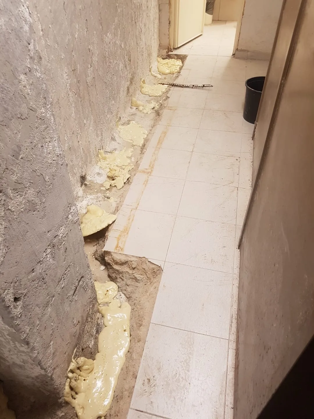 Basınçlı poliüretan enjeksiyon uygulaması aktif sızıntı noktası