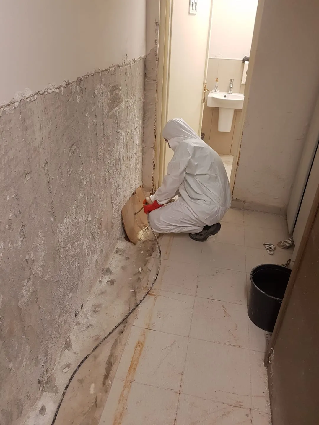 Enjeksiyon su yalıtımı tamamlanmış beton yüzey