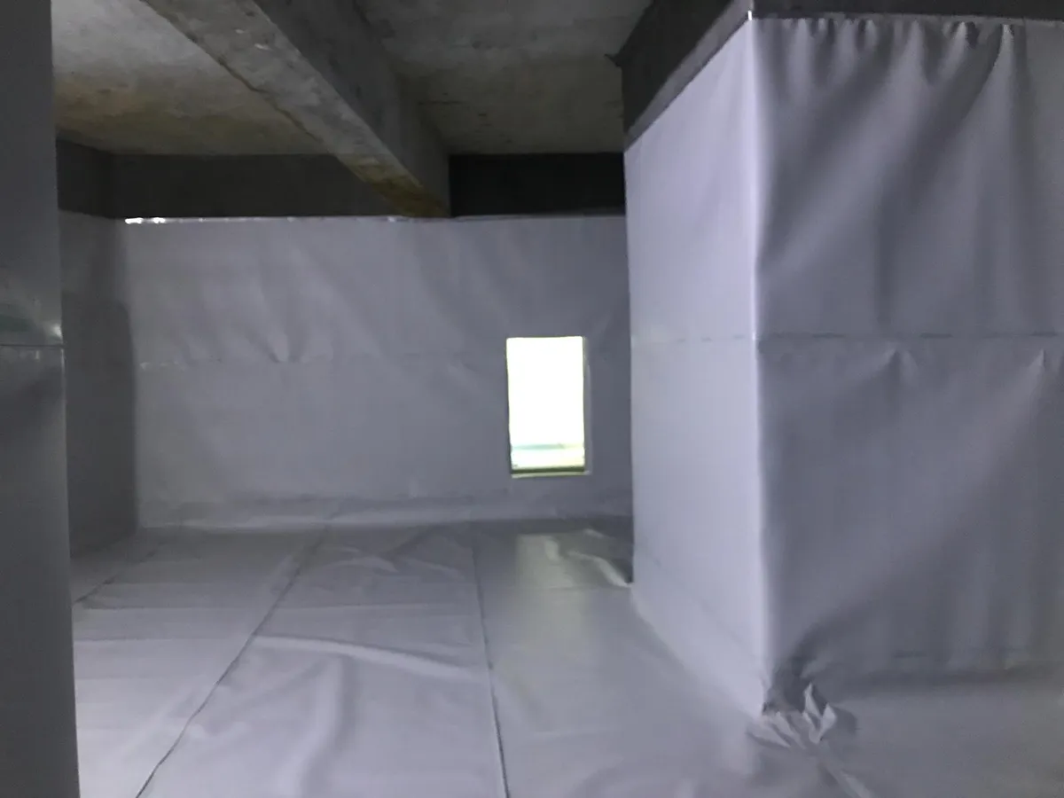 Su deposu su yalıtımı uygulama ekibi — kristalize kaplama